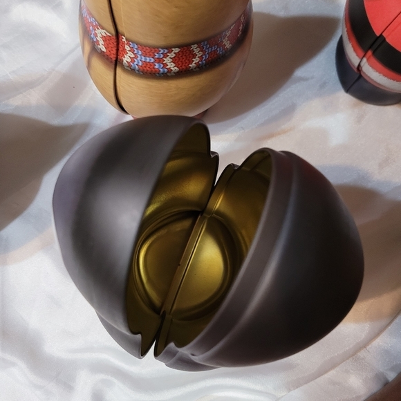 Holiday Fillable Tins Set of 5 - Picture 5 of 13